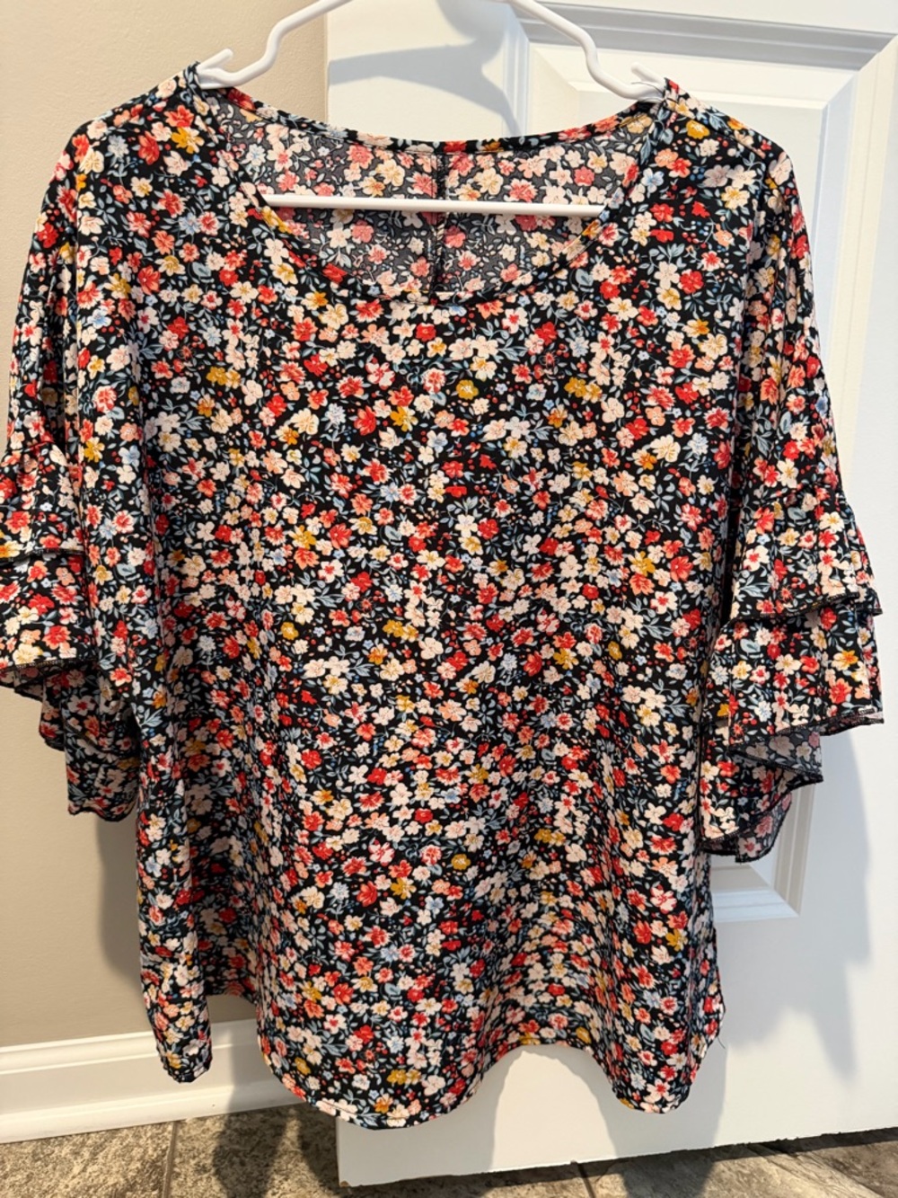 SHEIN Black Floral Ruffle Sleeve Blouse